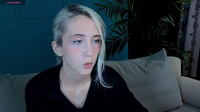 Snapshot of Elen__Moore chatting on 07-20-26, 05:55 Elen Moore online show from 07-20-26, 05:55