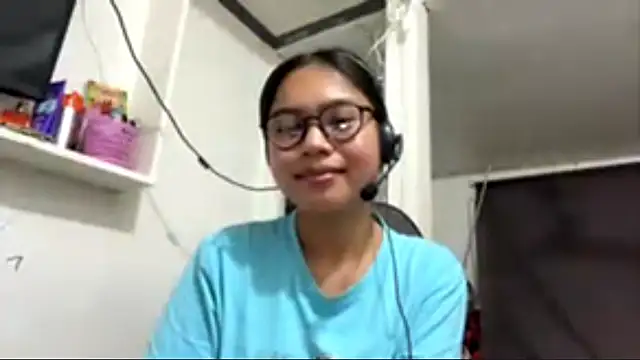 Snapshot of SalleyRoloff chatting on 06-02-26, 02:19 SalleyRoloff online show from 06-02-26, 02:19