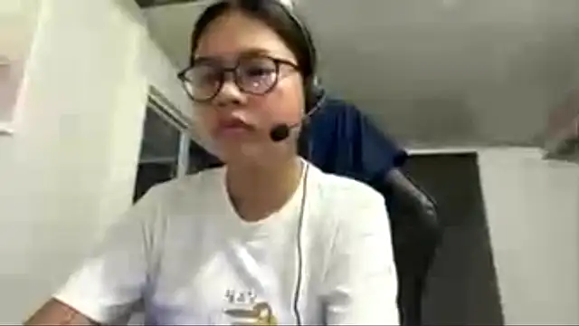 Snapshot of SalleyRoloff chatting on 06-03-26, 02:19 SalleyRoloff online show from 06-03-26, 02:19