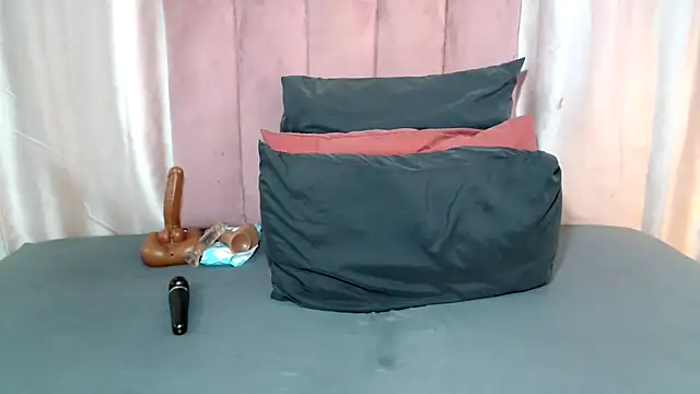 Snapshot of Tianaah chatting on 07-07-26, 07:29 Tianaah online show from 07-07-26, 07:29