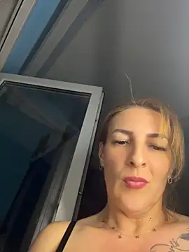 Snapshot of Hot-Milf4U chatting on 05-31-26, 06:31 Hot-Milf4U online show from 05-31-26, 06:31