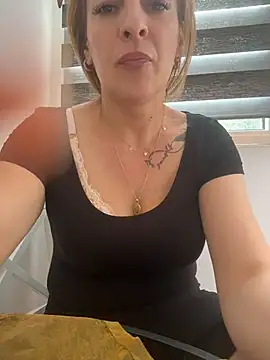 Snapshot of Hot-Milf4U chatting on 06-23-26, 11:30 Hot-Milf4U online show from 06-23-26, 11:30