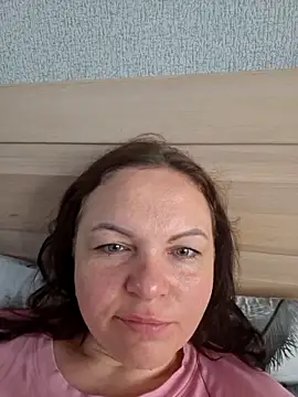 Snapshot of Meri_a chatting on 06-07-26, 04:27 Meri a online show from 06-07-26, 04:27
