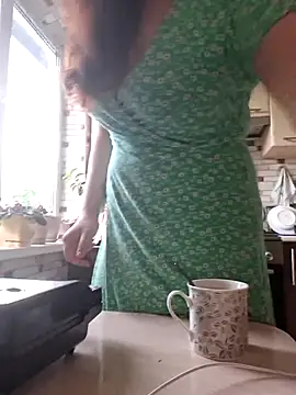 Snapshot of Meri_a chatting on 06-07-26, 04:44 Meri a online show from 06-07-26, 04:44