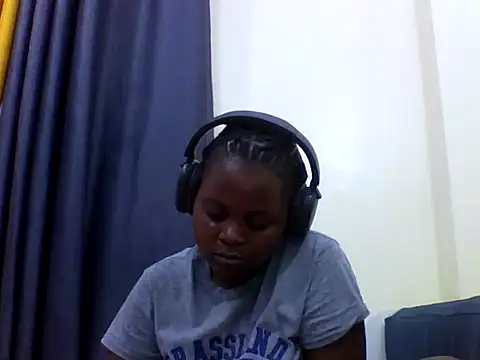Snapshot of ladar chatting on 06-12-26, 04:22 ladar online show from 06-12-26, 04:22