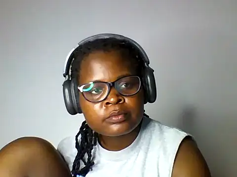 Snapshot of ladar chatting on 07-11-26, 12:52 ladar online show from 07-11-26, 12:52