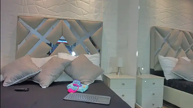 Snapshot of valentinasu chatting on 05-27-26, 11:29 valentinasu online show from 05-27-26, 11:29