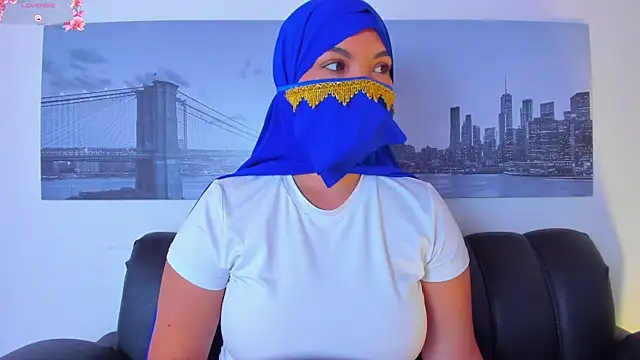 Amira 002 online show from 05-22-26, 01:17