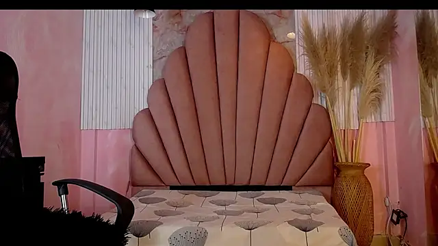 Snapshot of Kyomi_Hunt chatting on 06-12-26, 03:49 Kyomi Hunt online show from 06-12-26, 03:49