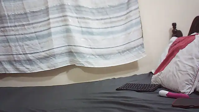 emmyteaz1 online show from 05-28-26, 06:21