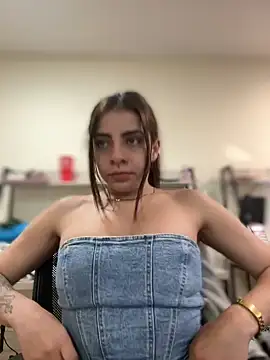 Hanna Cruz  online show from 07-15-26, 07:08