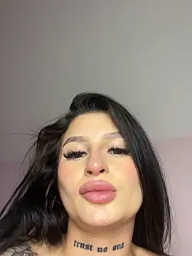 Snapshot of natali_gray chatting on 05-27-26, 03:36 natali gray online show from 05-27-26, 03:36