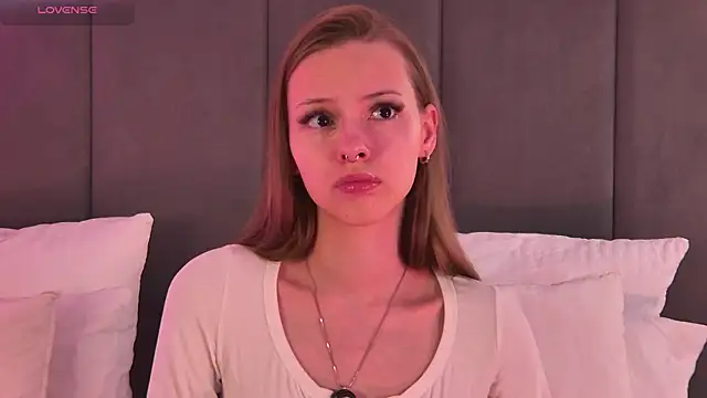 Snapshot of JulyOwens chatting on 06-15-26, 06:59 JulyOwens online show from 06-15-26, 06:59