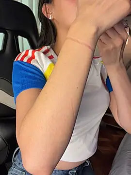 Snapshot of SaraSeduce7 chatting on 06-17-26, 02:51 SaraSeduce7 online show from 06-17-26, 02:51