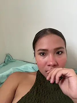 Snapshot of bellaroch chatting on 06-20-26, 04:43 bellaroch online show from 06-20-26, 04:43
