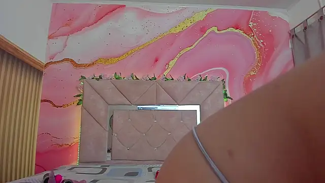 Snapshot of Candy__Moon_ chatting on 06-11-26, 03:04 Candy Moon online show from 06-11-26, 03:04