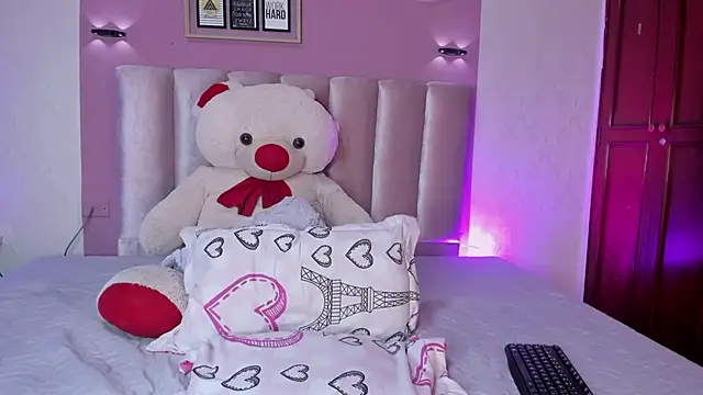 Snapshot of ORIANNA_21 chatting on 07-14-26, 06:24 ORIANNA 21 online show from 07-14-26, 06:24