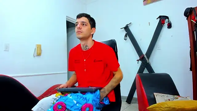 Snapshot of boy_max_latin chatting on 05-22-26, 01:57 boy max latin online show from 05-22-26, 01:57