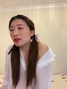 Snapshot of qiuqiu_018 chatting on 05-24-26, 11:43 qiuqiu 018 online show from 05-24-26, 11:43