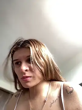 Snapshot of alison_parkerrr26 chatting on 05-22-26, 04:56 alison parkerrr26 online show from 05-22-26, 04:56