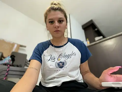 Snapshot of alison_parkerrr26 chatting on 05-31-26, 02:53 alison parkerrr26 online show from 05-31-26, 02:53
