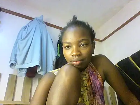 Snapshot of aliana082169 chatting on 06-15-26, 07:32 aliana082169 online show from 06-15-26, 07:32