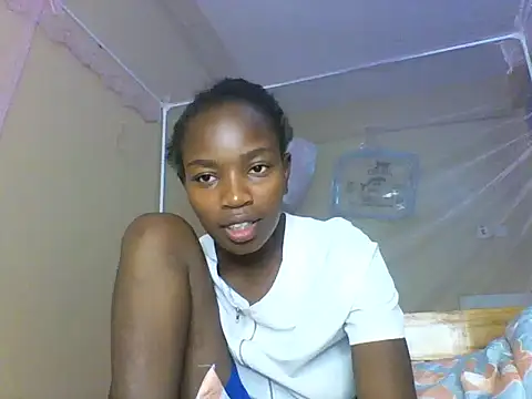 Snapshot of aliana082169 chatting on 06-19-26, 12:20 aliana082169 online show from 06-19-26, 12:20