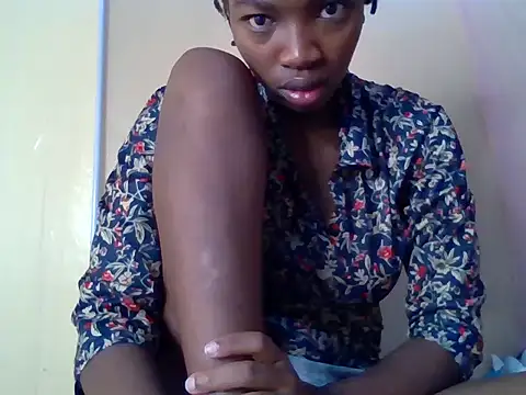Snapshot of aliana082169 chatting on 07-14-26, 04:39 aliana082169 online show from 07-14-26, 04:39