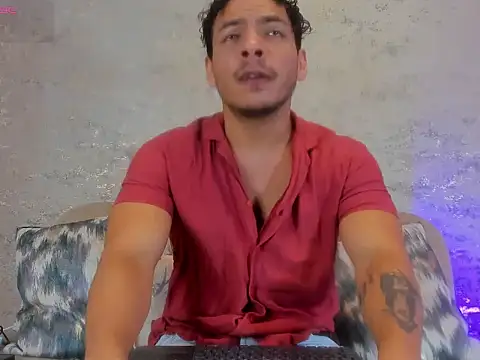 Snapshot of OliverWyse chatting on 06-24-26, 12:20 OliverWyse online show from 06-24-26, 12:20