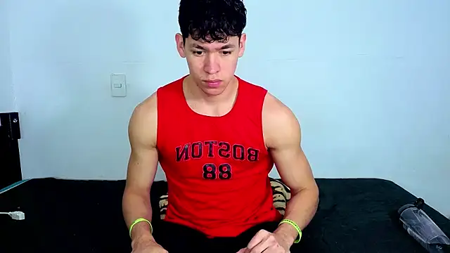 Snapshot of Luke_Muscle chatting on 06-03-26, 12:30 Luke Muscle online show from 06-03-26, 12:30