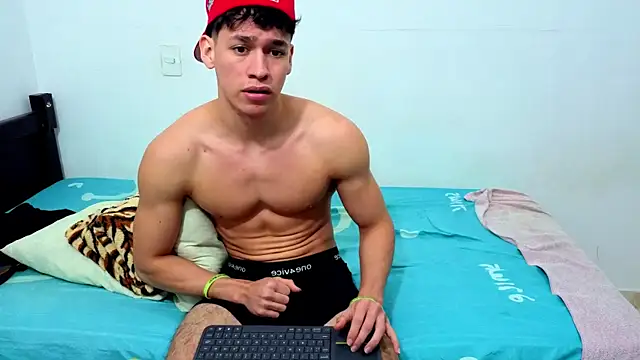 Snapshot of Luke_Muscle chatting on 06-09-26, 02:34 Luke Muscle online show from 06-09-26, 02:34
