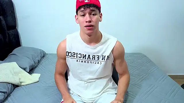 Snapshot of Luke_Muscle chatting on 07-08-26, 12:31 Luke Muscle online show from 07-08-26, 12:31