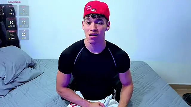 Snapshot of Luke_Muscle chatting on 07-09-26, 11:53 Luke Muscle online show from 07-09-26, 11:53