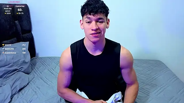 Snapshot of Luke_Muscle chatting on 07-10-26, 01:36 Luke Muscle online show from 07-10-26, 01:36
