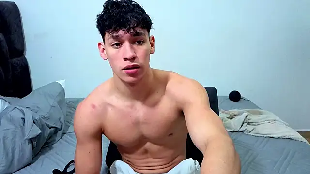 Snapshot of Luke_Muscle chatting on 07-12-26, 08:11 Luke Muscle online show from 07-12-26, 08:11