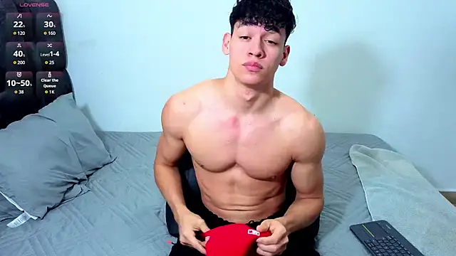 Snapshot of Luke_Muscle chatting on 07-16-26, 01:50 Luke Muscle online show from 07-16-26, 01:50