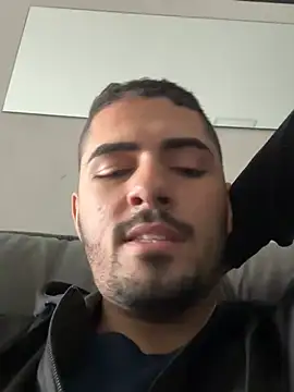 Snapshot of Gugostoso04 chatting on 05-25-26, 01:17 Gugostoso04 online show from 05-25-26, 01:17