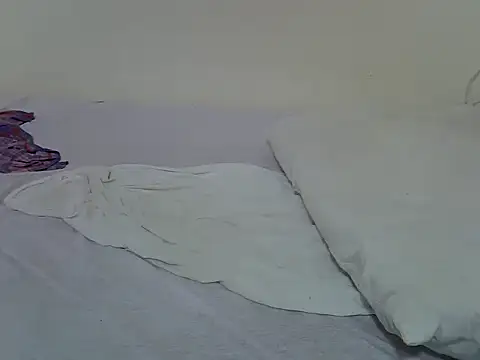 Snapshot of creamypetite chatting on 06-13-26, 09:57 creamypetite online show from 06-13-26, 09:57