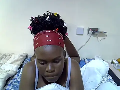 Snapshot of creamypetite chatting on 07-16-26, 09:15 creamypetite online show from 07-16-26, 09:15