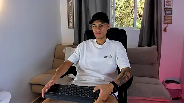 Snapshot of NickCopeer_ chatting on 07-17-26, 01:07 NickCopeer online show from 07-17-26, 01:07