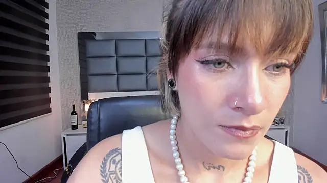 Snapshot of Mrs_Regina_clk chatting on 07-07-26, 03:20 Mrs Regina clk online show from 07-07-26, 03:20