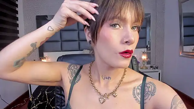 Snapshot of Mrs_Regina_clk chatting on 07-10-26, 03:44 Mrs Regina clk online show from 07-10-26, 03:44