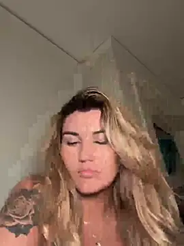 Snapshot of thebeachyblonde chatting on 07-14-26, 03:11 thebeachyblonde online show from 07-14-26, 03:11