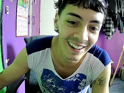 Snapshot of crisanto8 chatting on 05-23-26, 04:33 crisanto8 online show from 05-23-26, 04:33