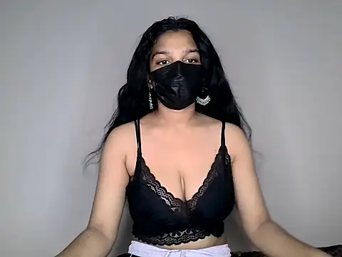 Snapshot of suzan_melly chatting on 06-20-26, 10:18 suzan melly online show from 06-20-26, 10:18