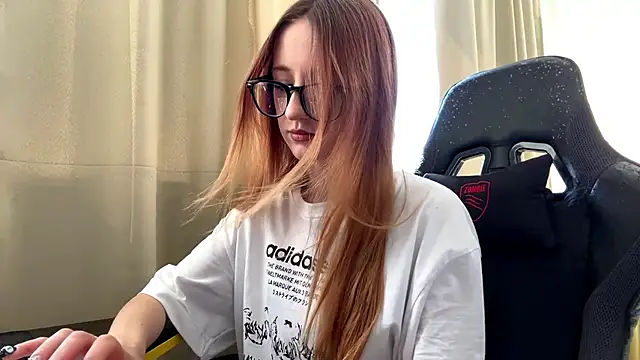 Snapshot of Sunshine_Kira chatting on 05-31-26, 07:15 Sunshine Kira online show from 05-31-26, 07:15
