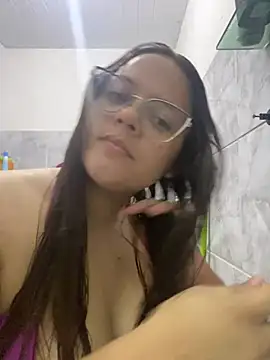 Snapshot of Laryssinha_69 chatting on 06-12-26, 04:28 Laryssinha 69 online show from 06-12-26, 04:28