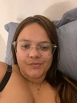 Snapshot of Laryssinha_69 chatting on 06-20-26, 04:15 Laryssinha 69 online show from 06-20-26, 04:15