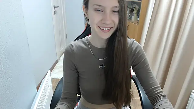 Snapshot of DollAshley chatting on 06-01-26, 08:05 DollAshley online show from 06-01-26, 08:05