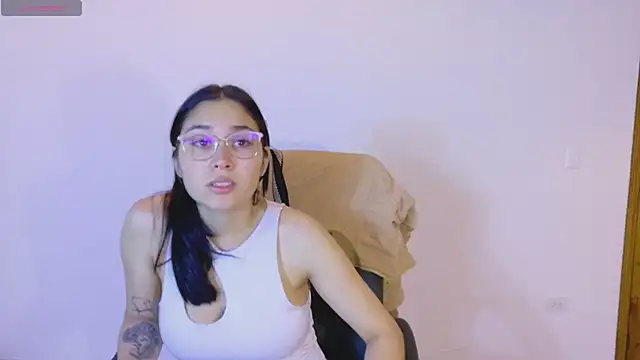 Snapshot of adaira31 chatting on 06-20-26, 01:30 adaira31 online show from 06-20-26, 01:30